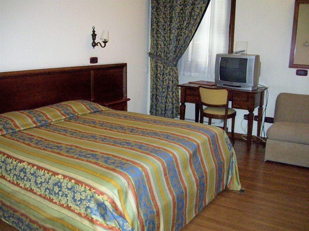 Hotel Sebino Sarnico Exterior foto