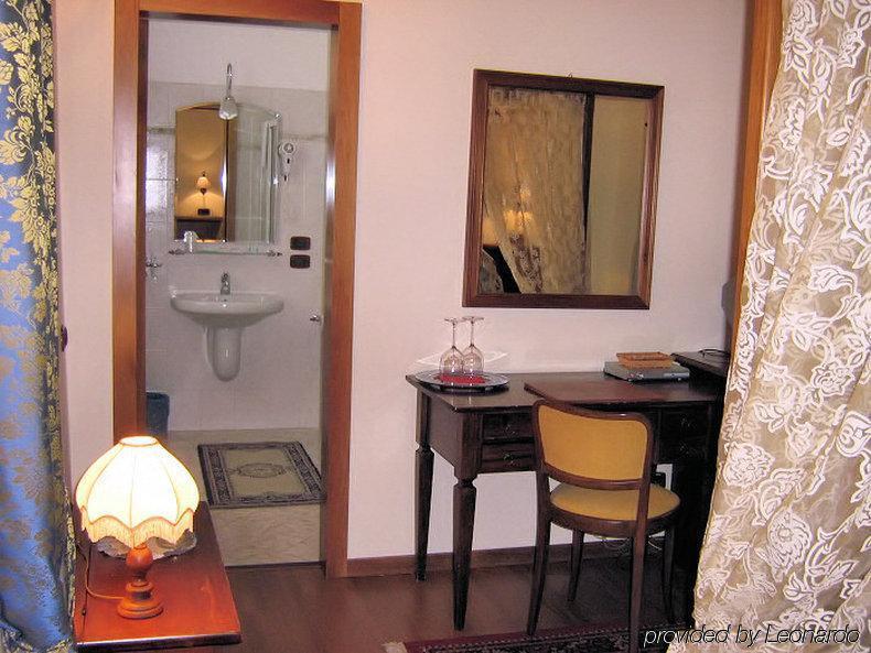 Hotel Sebino Sarnico Quarto foto